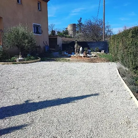 Pres Des Remparts Régusse